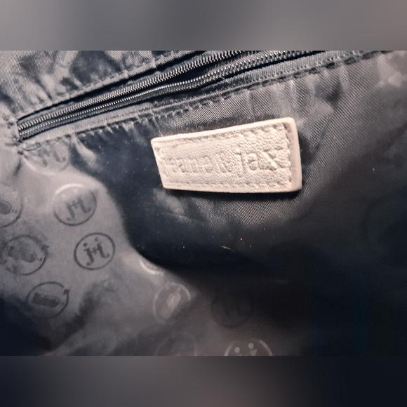 JEANE & JAX Vegan Soft Shoulder Hobo Bag in Light Gray - Picture 8 of 9